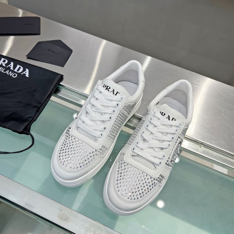 Pra*a casual shoes